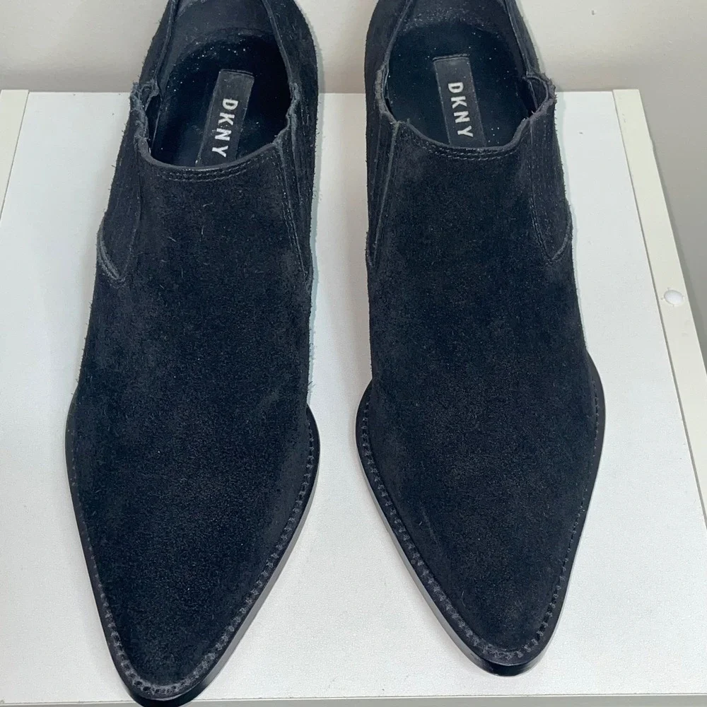 DKNY Black Suede Pointed Toe Western Ankle‎ Booties Block Heel Women's Size 8 - Picture 5 of 8